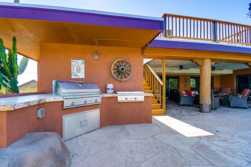 Luxe Ranch Refuge with Rooftop Patio and Mtn View - image 3