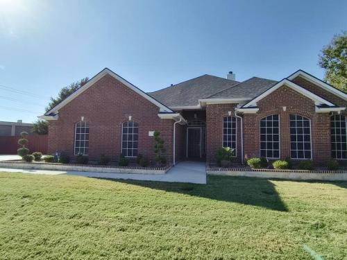 Newly Remodeled 3Bed2Bath Monthly Rental with Pool, Office Space in Trophy Club, USA