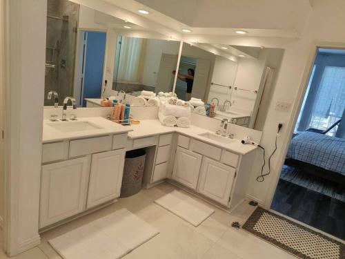 Newly Remodeled 3Bed2Bath Monthly Rental with Pool, Office Space in Trophy Club, USA