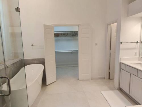 Newly Remodeled 3Bed2Bath Monthly Rental with Pool, Office Space in Trophy Club, USA