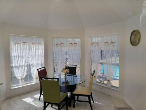 Newly Remodeled 3Bed2Bath Monthly Rental with Pool, Office Space in Trophy Club, USA