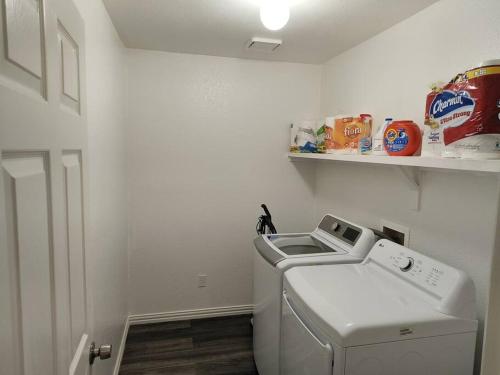 Newly Remodeled 3Bed2Bath Monthly Rental with Pool, Office Space in Trophy Club, USA