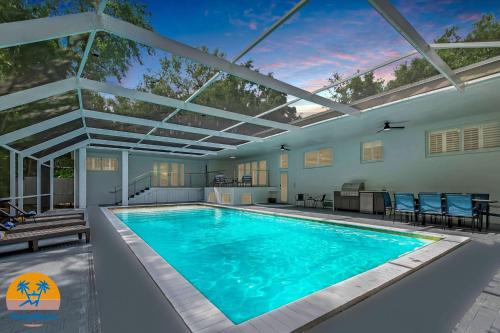 Villa Oasis with Heated Pool,Sauna, BBQ and Pool Table in Pinecrest, USA