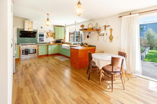 حديقة, Charming 3-Bedroom Retreat in Phillpstown