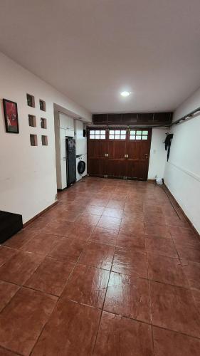 Casa familiar luminosa con cochera y parilla in Barrio Los Pinares