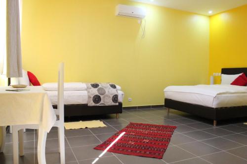3 twin beds