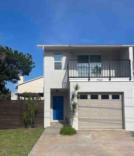 Walk to the beach Townhouse at Cape Canaveral in Cape Canaveral, USA