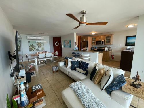 Ocean & Marina Views 3 Bedroom 2 Bathroom Luxury Condo - image 5