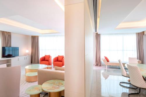Suite, attico, 2 camere da letto, vista sulla città, balcone