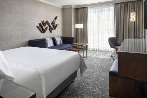 1 king bed, 1 sofa bed
