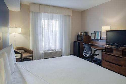 Fairfield Inn and Suites by Marriott Dayton Troy - image 6