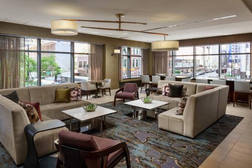 Residence Inn by Marriott Chicago Downtown/River North - image 6