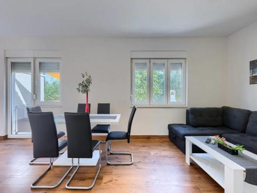 Holiday house Chill out Loborika - Two Bedroom Holiday Home with Terrace - Location saisonnière - Loborika
