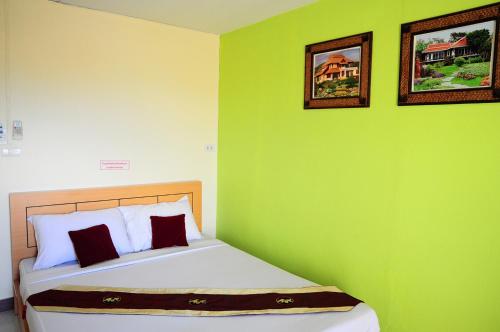 ห้องมาตรฐานเตียงใหญ่หรือเตียงแฝด (Standard Double or Twin Room)