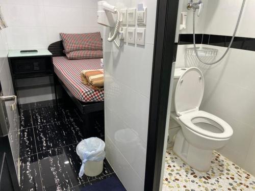 Standard Twin Room image 1
