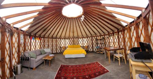 Mountain Yurt, Stunning Views, Near Wanaka in Lake Hawea