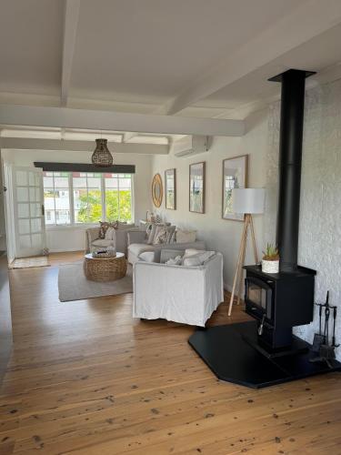 Shoaly House - A Spacious Oasis in Shoal Bay