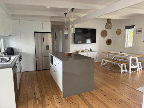 Shoaly House - A Spacious Oasis in Shoal Bay