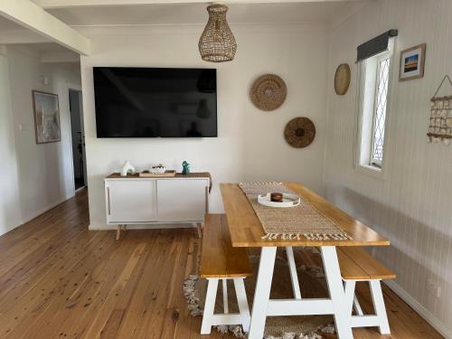 Shoaly House - A Spacious Oasis in Shoal Bay