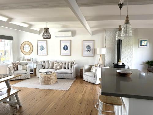 Shoaly House - A Spacious Oasis in Shoal Bay