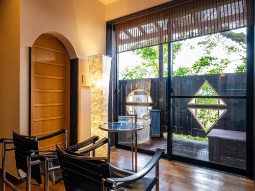 Japanese and Western style room 35㎡ Double or Twin Room with private open-air bath image 10