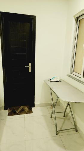 2 Bed Luxury Apartment Pool Gym Cinema - image 8