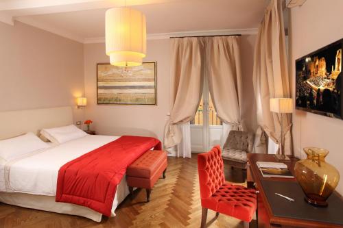 Vivaldi Luxury Rooms The 3-star Vivaldi Luxury Rooms offers comfort and convenience whether youre on business or holiday in Rome. Both business travelers and tourists can enjoy the hotels facilities and services. All th