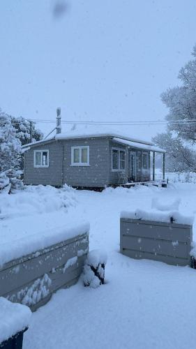 A szálláshely kívülről, Eden Cottage, Wedderburn in Oturehua