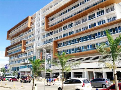 Modern 1BR with Balcony & Pool, Next to SM Mall, Opol