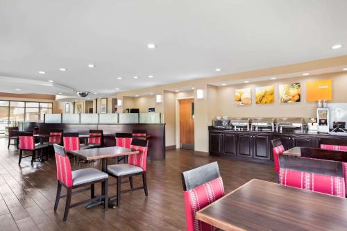 Comfort Suites Gulfport - image 13
