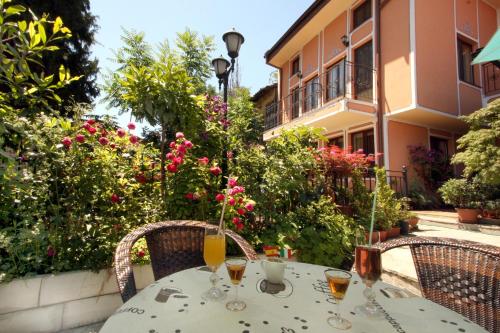Hotel Alafrangite - image 8