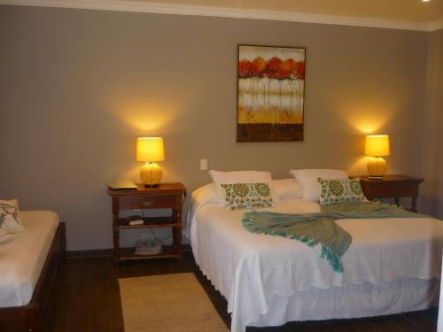 1 king bed, 1 twin bed