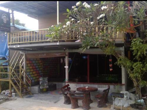Exterior view, Crazy Bananas & Crazy Monkey in Koh Chang