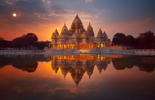 Hotel Ayodhya – Ayodhya, VA
