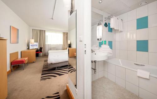 room detail thumbnail 2