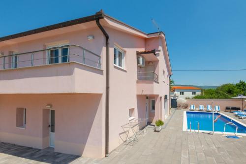 Villa Bianca with private pool in Gornji Vinjani