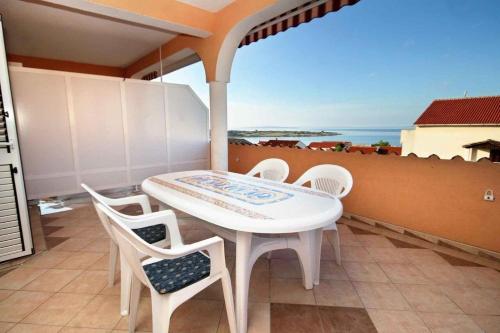 Terraza/balcón, Apartment and Room Cherry in Novalja