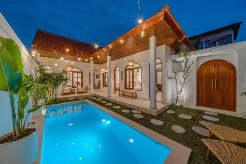 Villa KÂLYANA - NEW Tropical & Modern 3BR Central - Beach Canggu