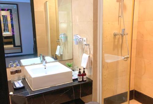 room detail thumbnail 2