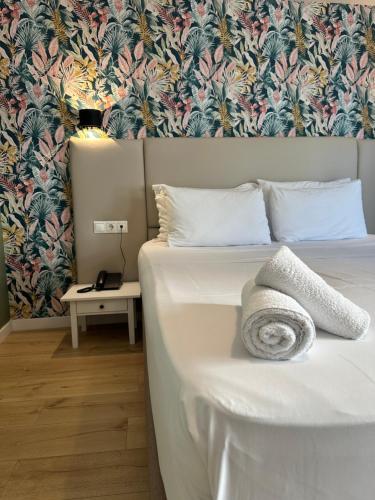 Double or Twin Room with Balcony image 10