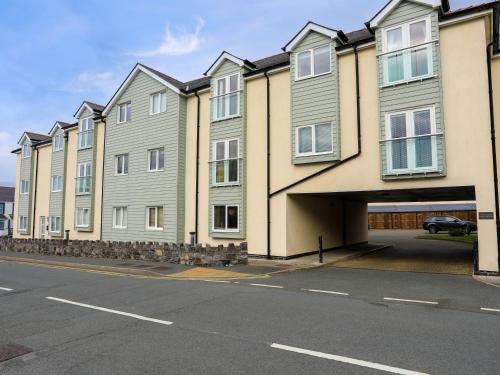 Tides Reach Rhosneigr