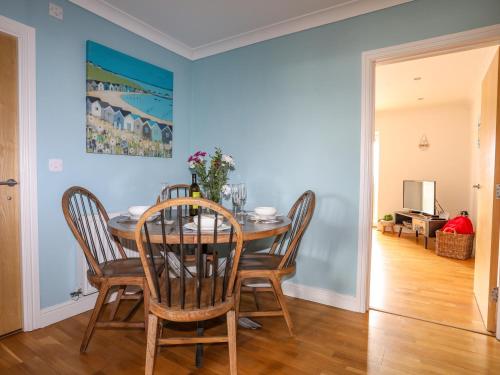 Tides Reach Rhosneigr - image 7