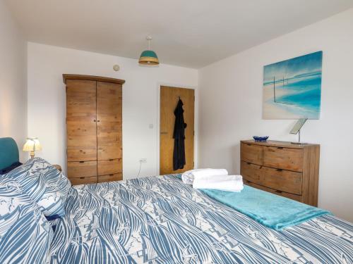 Tides Reach Rhosneigr - main image