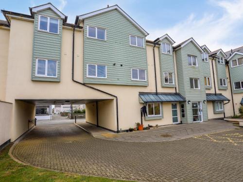 Tides Reach Rhosneigr - image 10