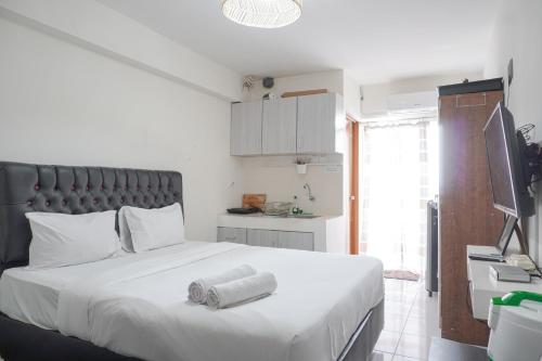 soba za goste, Warm and Tidy Studio at Cinere Resort Apartment By Travelio in Sukmajaya
