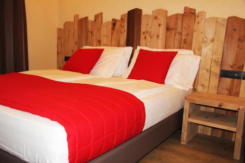 Superior Triple Room (2 Adults + 1 Child) image 4