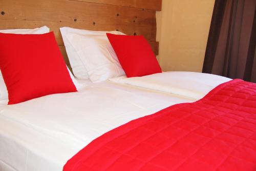 Superior Triple Room (2 Adults + 1 Child) image 5