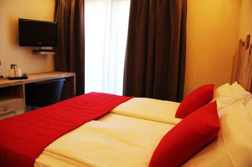 Superior Triple Room (2 Adults + 1 Child) image 6