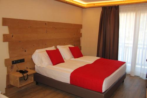 1 queen bed, 1 twin bed