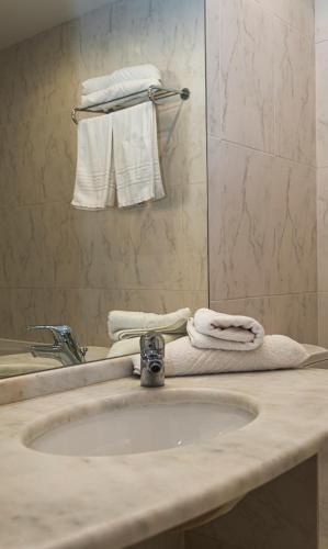 Blue Sea Hotel Alimos - image 8